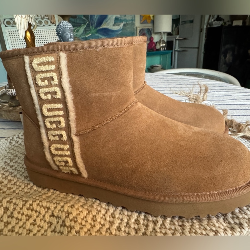 UGG Australia Classic Mini Shearling side logo boot